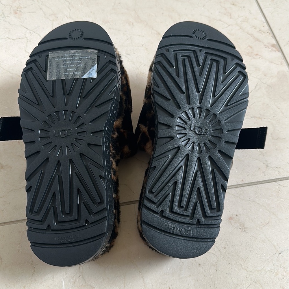 Ugg Slides - Picture 11 of 14